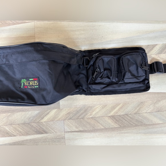 KORUS SPORTS LARGE FANNY PACK.                 …7 pockets… 1 large and 6 smaller - Picture 4 of 9
